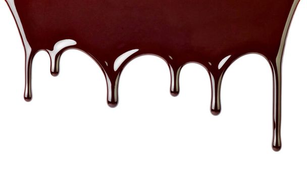 lähikuva suklaasiirappi vuotaa valkoisella pohjalla
 - Valokuva, kuva