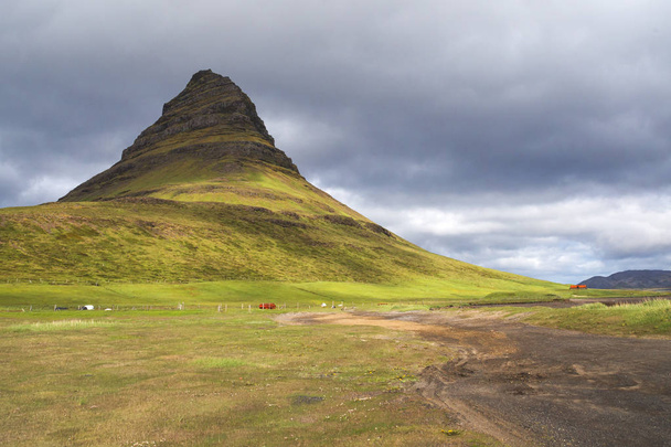 Image of beautiful mountain Kirkjufell in Iceland. - Foto, Imagen
