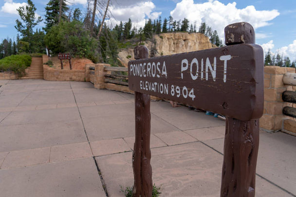 Panneau pour Ponderosa Point, élévation 8904, dans le parc national de Bryce Canyon Utah
 - Photo, image