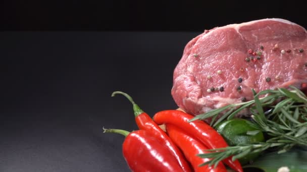 Κρέας με λαχανικά και φρούτα - Πλάνα, βίντεο