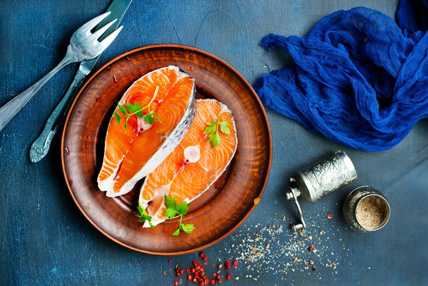 fresh salmon with aroma spice, salmon with pepper and salt - Фото, зображення
