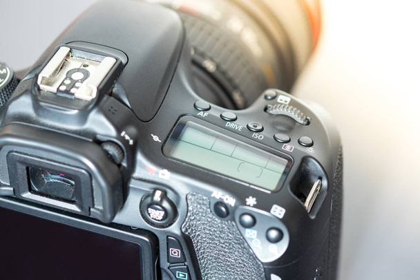 Professional reflex camera with telephoto lens on the table, cutout, blurry background - Valokuva, kuva