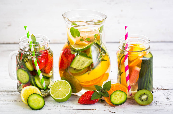healthy drinks with fresh vegetables and fruits on wooden tabletop - Foto, Imagem