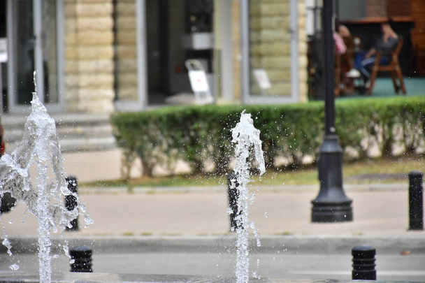 Vue rapprochée des fontaines de petite ville  - Photo, image