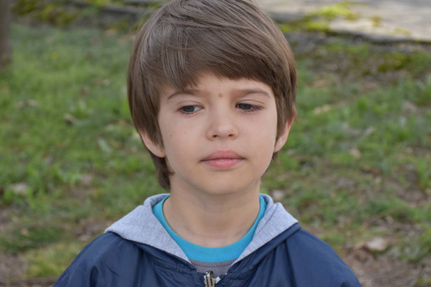  mooi portret van een jongetje en glimlach - Foto, afbeelding