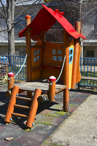 mooie speeltuin in het park - Foto, afbeelding