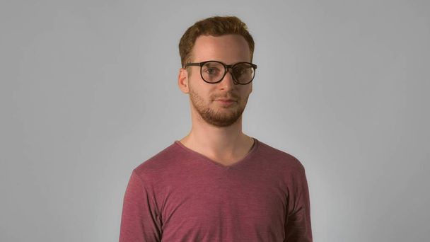 retrato inteligente jengibre gafas masculinas
 - Foto, Imagen