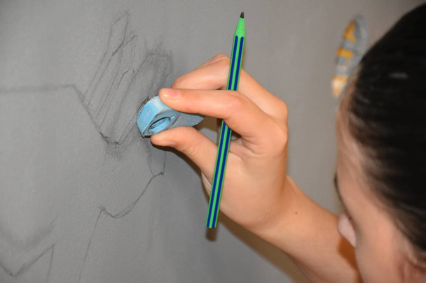 disegnare un muro con un pennello
 - Foto, immagini