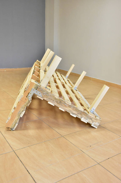sofá feito de paletes de madeira, - Foto, Imagem