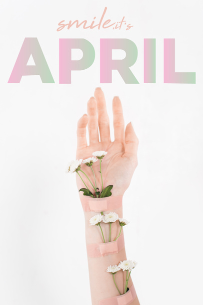 περικοπεί προβολή της γυναίκας με αγριολούλουδα στο χέρι σε λευκό φόντο με εικονογράφηση του Απριλίου  - Φωτογραφία, εικόνα