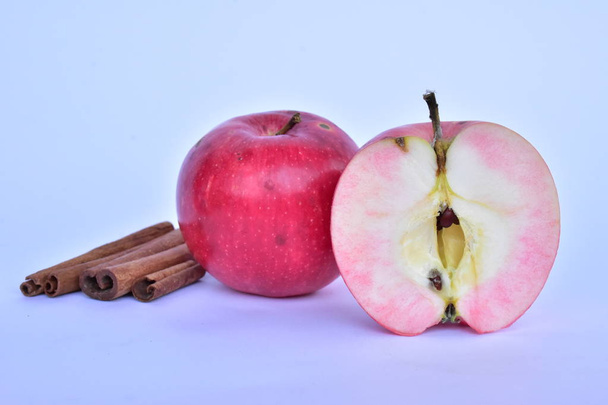 apple and cinnamon close up  - Φωτογραφία, εικόνα