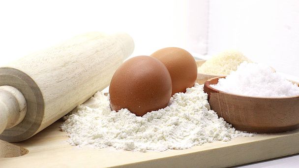 αυγό αλεύρι ζάχαρη αλάτι φωτογράφιση - Φωτογραφία, εικόνα