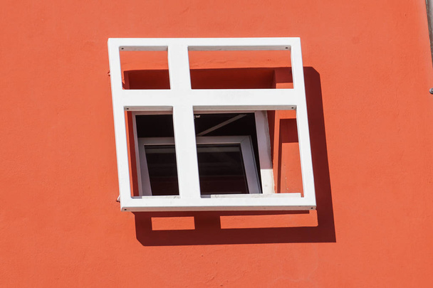 window with iron grating on stone wall - Fotografie, Obrázek
