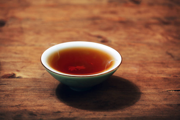 black hot tea cup wooden desk  - Foto, Imagem
