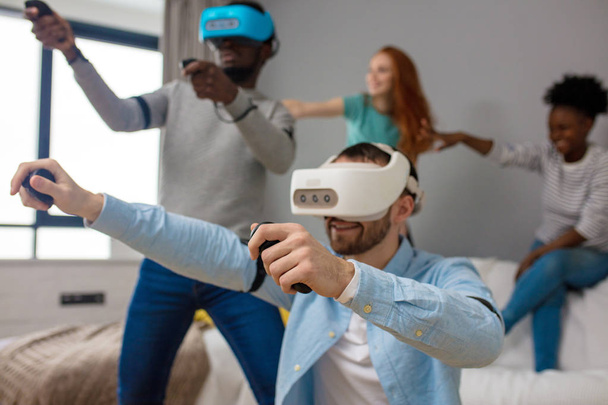 International students enjoying together with glasses of virtual reality - 写真・画像