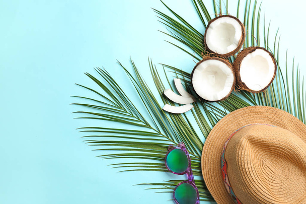 Flat lay composition with coconuts and space for text on color background - Fotografie, Obrázek