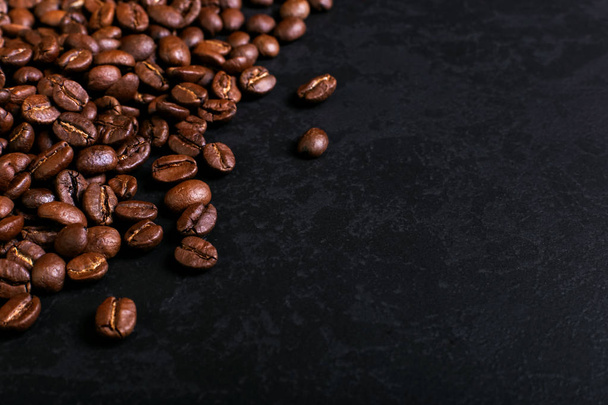 Fragrant coffee beans rustic tabletop background. Banner copy space. - Foto, immagini