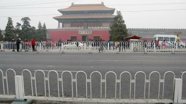 la plaza de Tiananmen frente a la ciudad prohibida
 - Metraje, vídeo