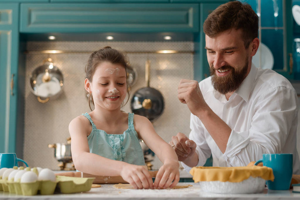 Daughter and daddy enjoy cooking - Фото, изображение