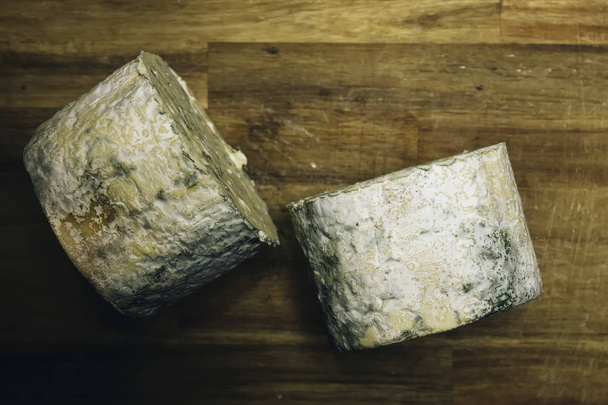 Detail of the mild blue Auvergne cheese Fourme Ambert from France - Foto, afbeelding