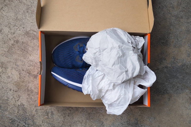 New blue sport shoes in paper box - Fotoğraf, Görsel