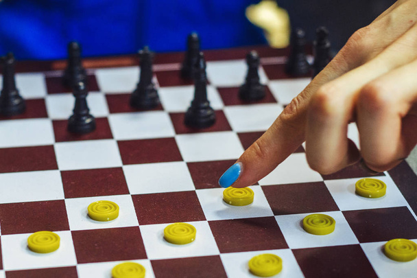 σκάκι και πούλια παιχνίδι - Φωτογραφία, εικόνα