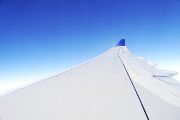 Flug mit einem Flugzeug, Flügel - Foto, Bild
