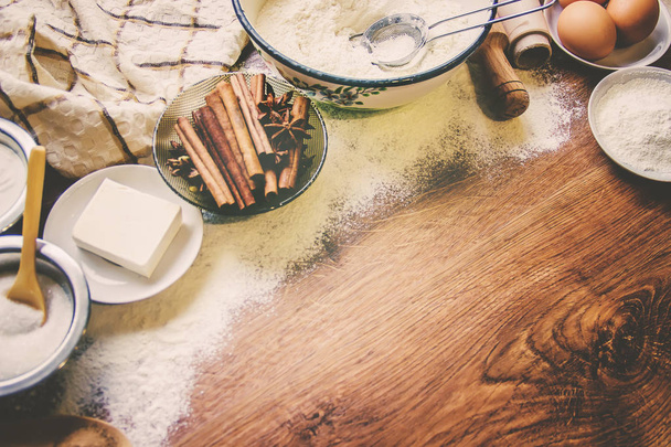 Pastelería, pasteles, cocinar sus propias manos. Enfoque selectivo Alimentos
 - Foto, imagen