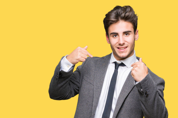 Young business man wearing suit and tie over isolated background looking confident with smile on face, pointing oneself with fingers proud and happy. - Φωτογραφία, εικόνα