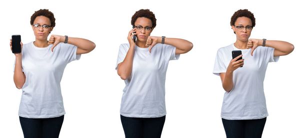 Collage de joven afroamericana con pelo afro usando smartphone con cara enojada, signo negativo que muestra aversión con pulgares hacia abajo, concepto de rechazo
 - Foto, imagen