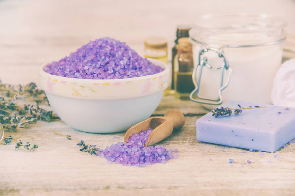 Sea salt with lavender extract. Selective focus. spa - Foto, Imagem