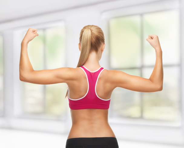 Sporty woman showing her biceps - Zdjęcie, obraz