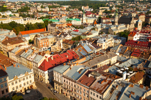 ウクライナ。リヴィウの鳥瞰図から市庁舎の. - 写真・画像