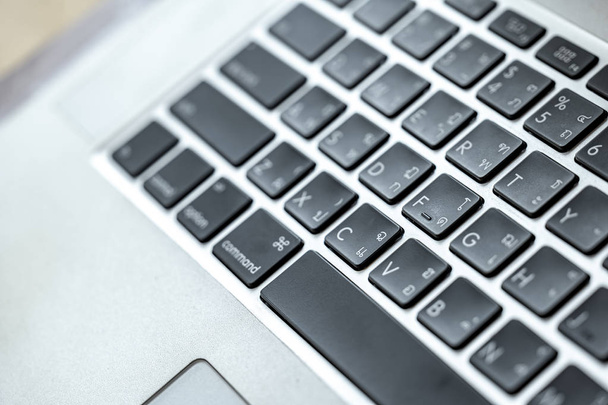laptop internacional, close-up no teclado
 - Foto, Imagem