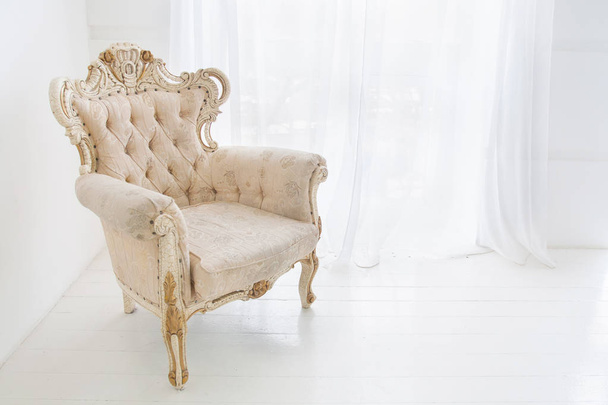 Vintage armchair in white room - Foto, imagen