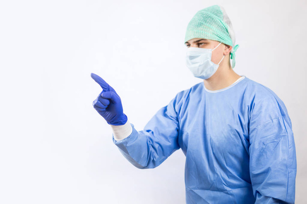 Working surgeon in a hospital operating room - 写真・画像