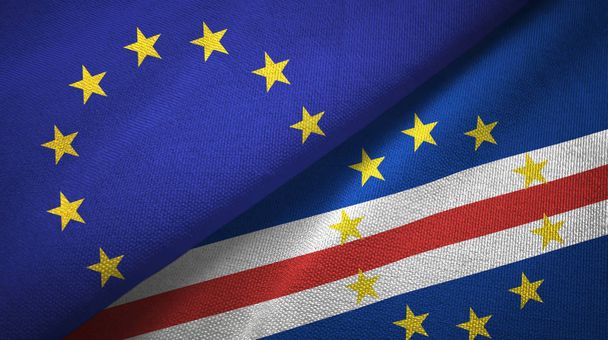 L'Union européenne et le Cap Vert deux drapeaux pliés ensemble
  - Photo, image