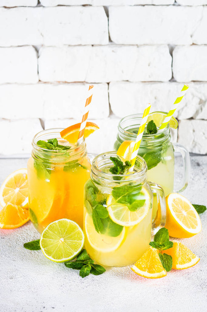 Limonata, mojito ve turuncu limonata. - Fotoğraf, Görsel