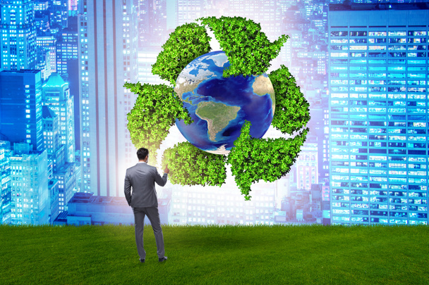 Üzletember-ben újrahasznosítás ökológiai fogalom - Fotó, kép