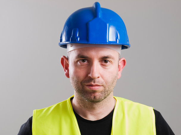 Porträt eines Arbeiters mit heiterer Miene - Foto, Bild