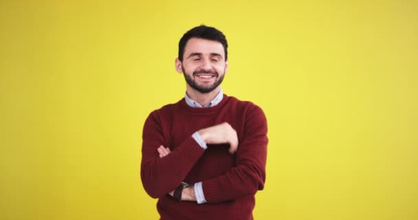 In a studio with a yellow background wall charismatic man smiling with a good mood and thinker about one plan he found a solution after he get smiling. shot on red epic. slow motions. 4k - Felvétel, videó