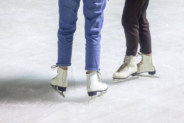 feet on the skates of a person rolling on the ice rink. - Φωτογραφία, εικόνα