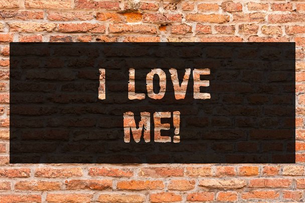 Zápis poznámky zobrazuje I Love Me. obchodní fotografie představí mít dobré pocity náklonnosti k sebe selfacceptance cihlová zeď umění jako motivační volání Graffiti na zdi. - Fotografie, Obrázek