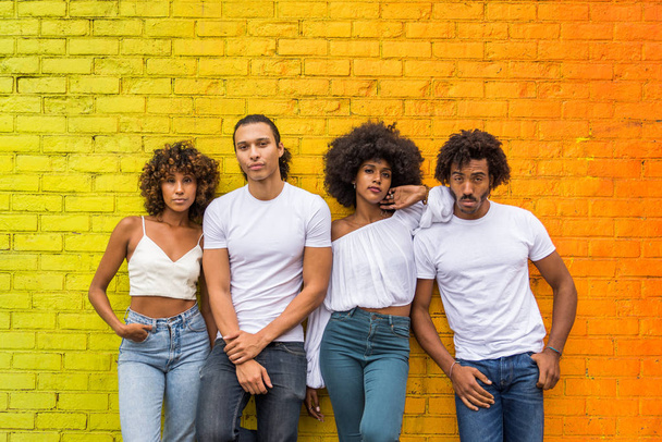 Group of afroamerican friends bonding in Manhattan, New York - Young adults having fun outdoors, concepts about lifestyle and young adult generation - Fotoğraf, Görsel