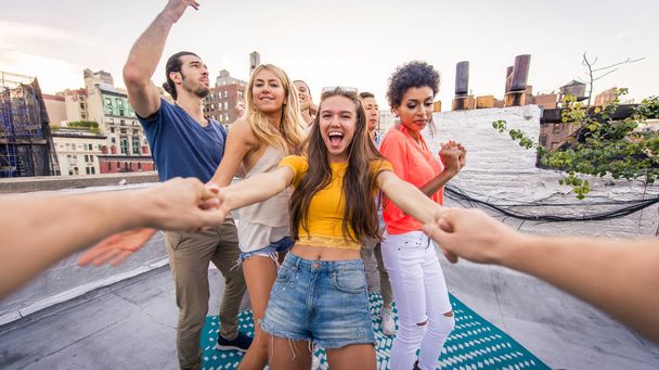 Young happy people having a barbecue dinner on a rooftop in New York - Group of friends having party and having fun - 写真・画像