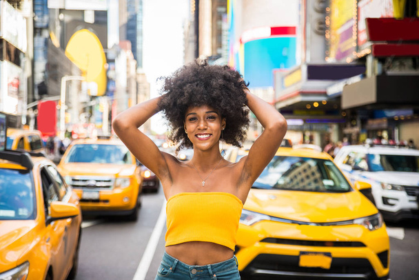 Happy african american woman smiling. Beautiful young female walking and having fun in New York city - Fotó, kép