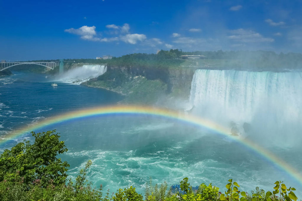 Arco iris en Niagara Falls, Canadá
. - Foto, Imagen