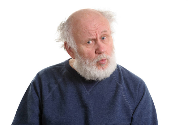 Desconcertado retrato de hombre mayor aislado en blanco
 - Foto, imagen