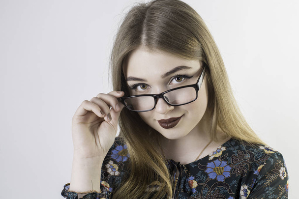 portrait of a young girl with glasses - Zdjęcie, obraz
