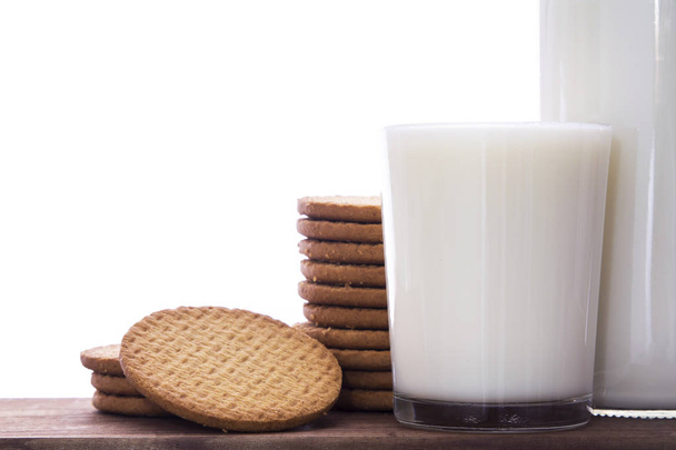 dairy products. glass and bottle of milk with cookies - Zdjęcie, obraz